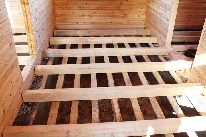 Укладка деревянного пола на лаги в деревянном доме