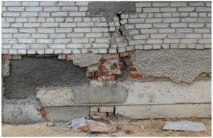 Разрушение стен и фундамента