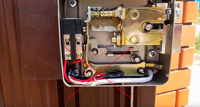 почему нельзя подключать кабель напрямую от вызывной панели до замка